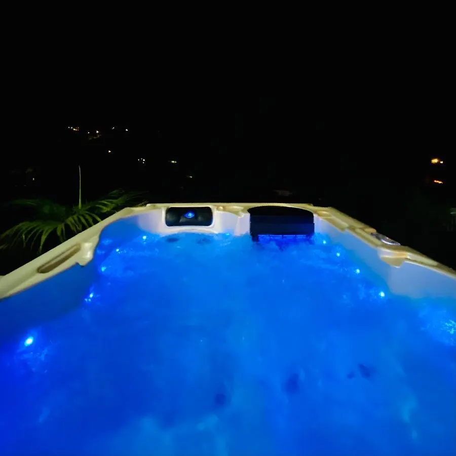Ti Karet - Charmant Logement Avec Jacuzzi Et Vue Mer Terre-De-Haut