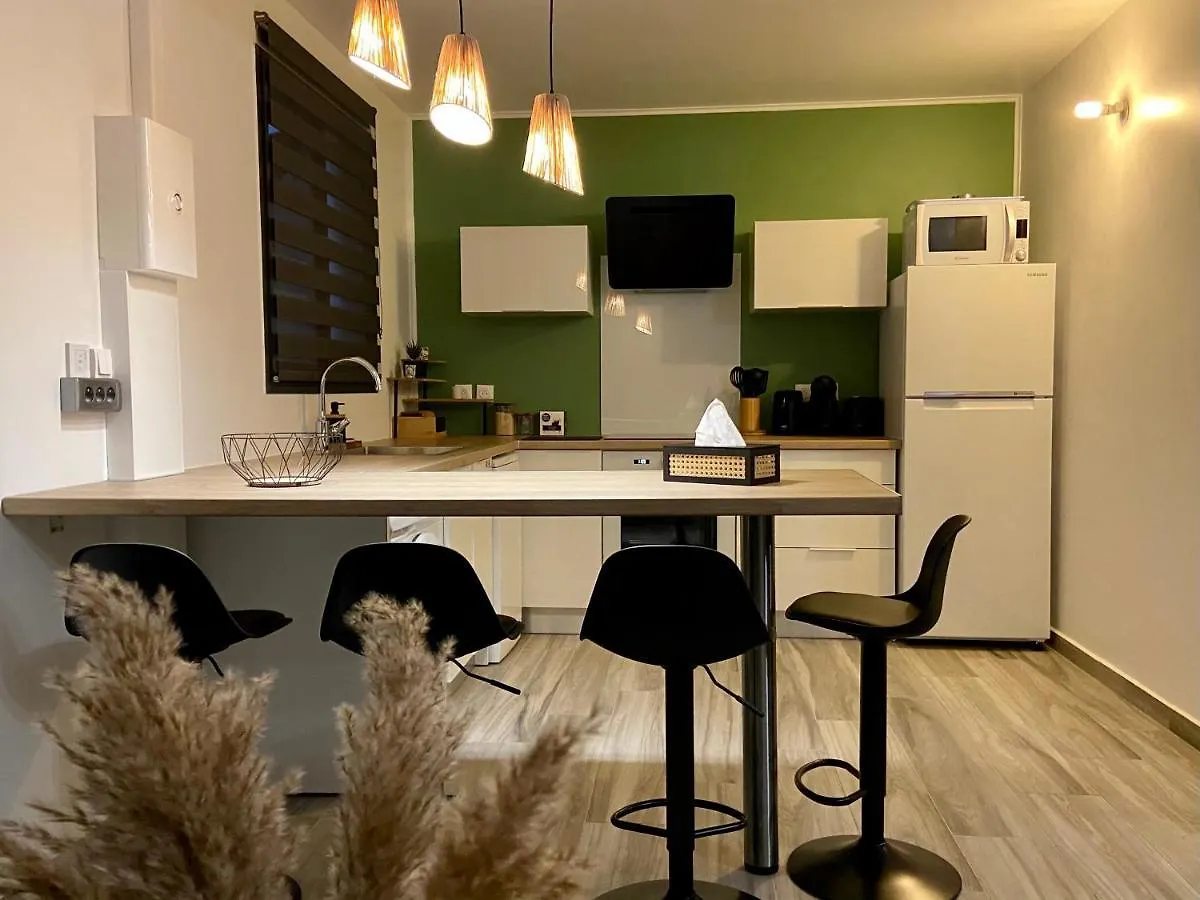 Ti Karet - Charmant Logement Avec Jacuzzi Et Vue Mer Terre-De-Haut 0*,