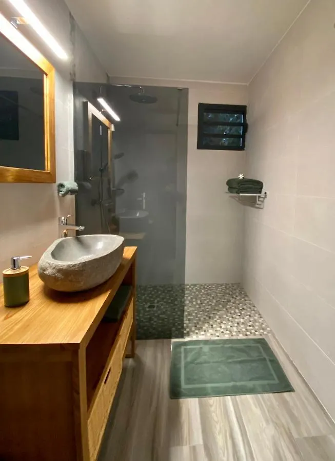 Ti Karet - Charmant Logement Avec Jacuzzi Et Vue Mer Тер-де-О Апартаменты